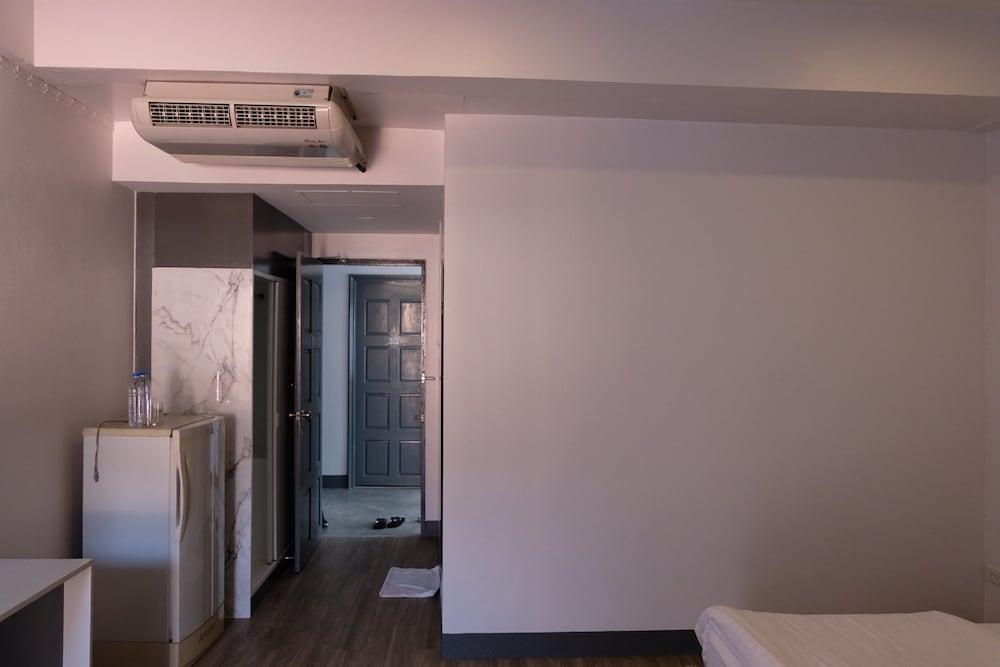 Ai Aroon Apartment - Room
