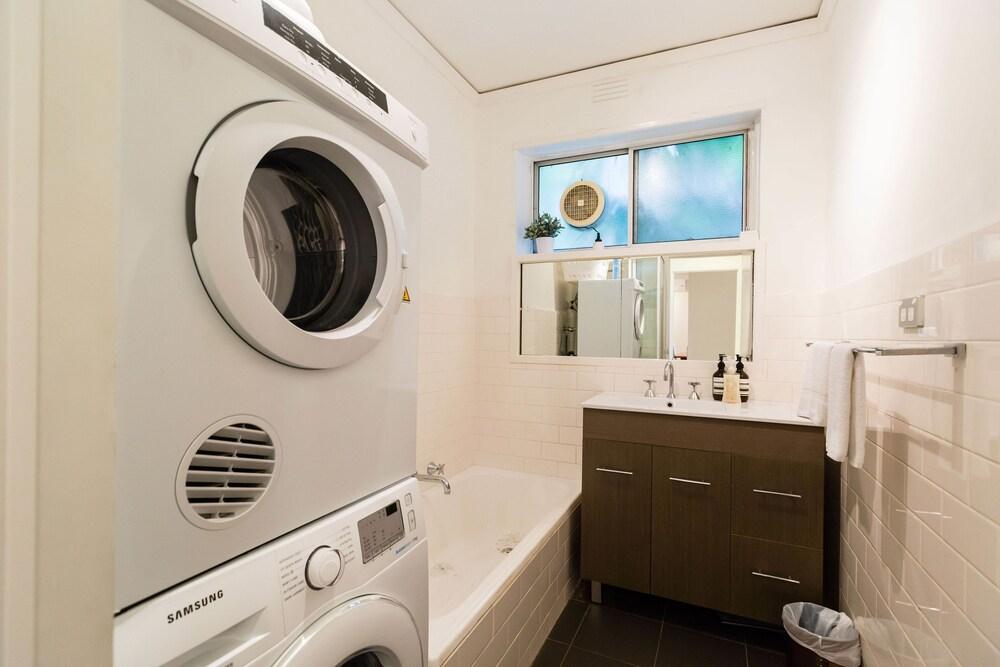 SELENA, 2BDR South Yarra Apartment - Bathroom