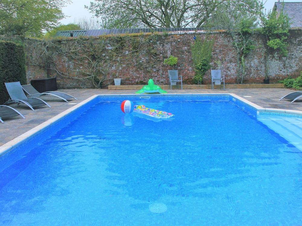 Glebe House Cottages - Outdoor Pool