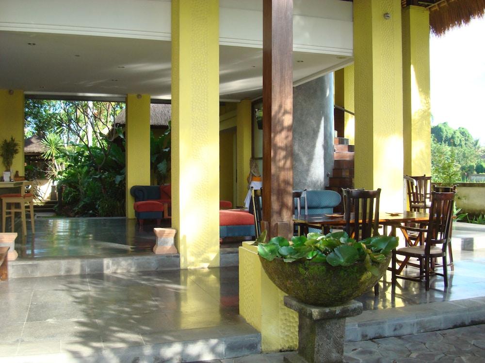 Aniniraka Resort & Spa - Lobby Sitting Area
