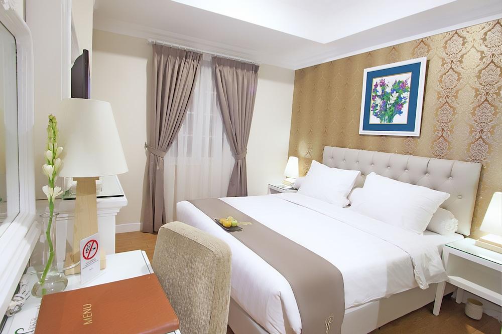 F Hotel Jakarta - Featured Image