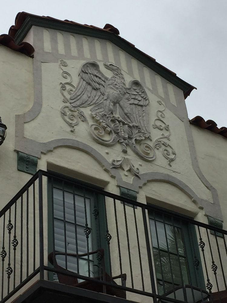 The Eagle Inn - Exterior detail