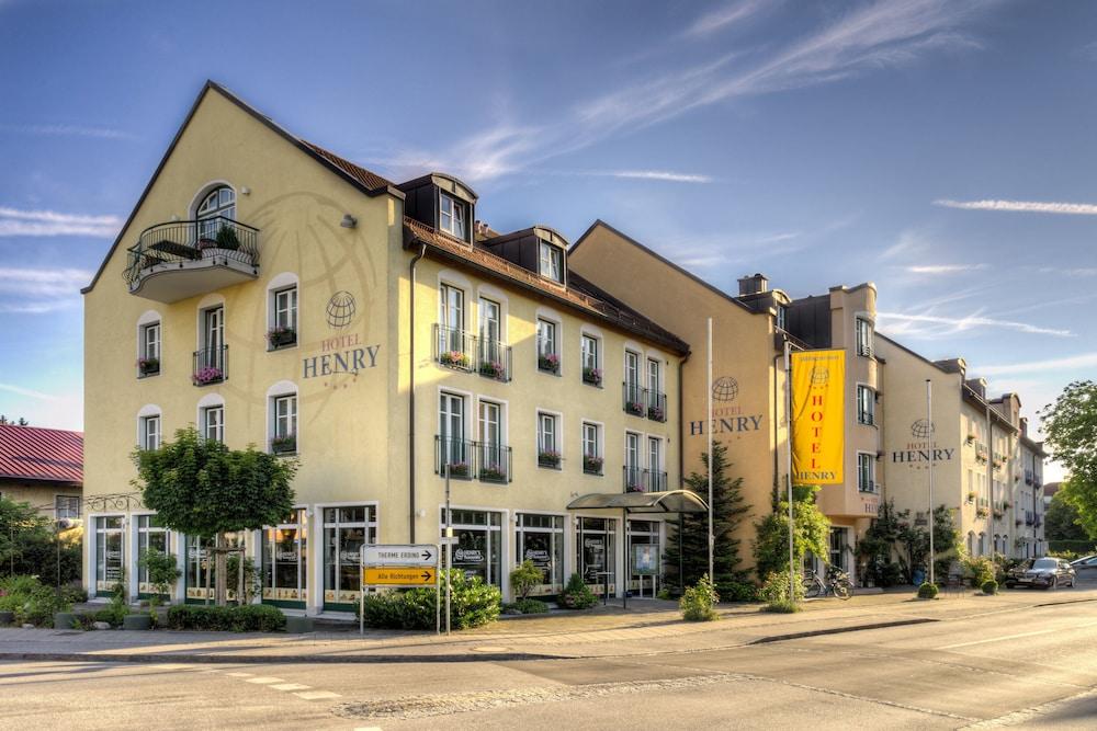 Hotel Henry - Featured Image