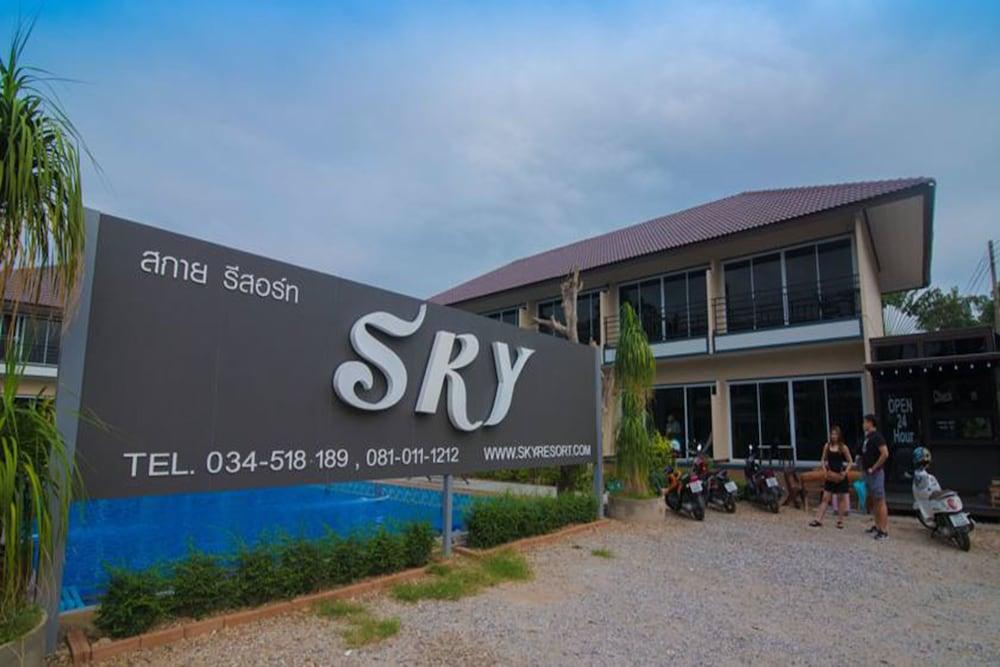 Sky Resort - Exterior detail