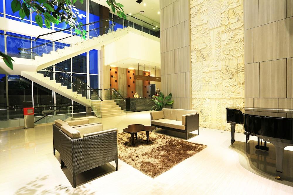 Cipta Hotel Pancoran - Lobby Sitting Area