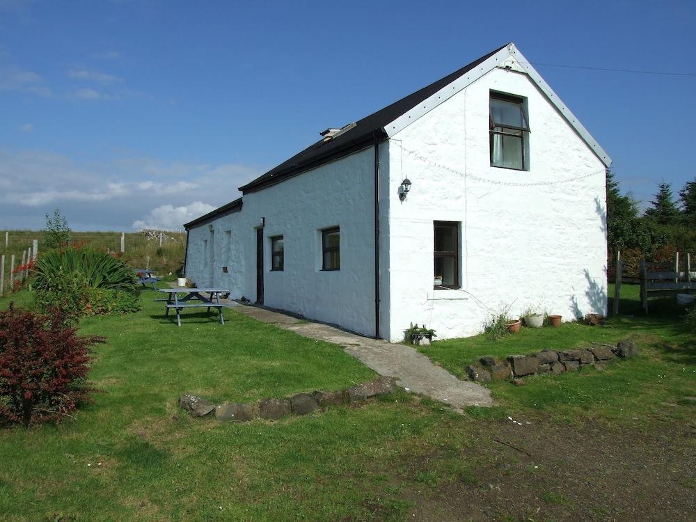 Lovely 1-bed Cottage in Isle of Mull - Featured Image