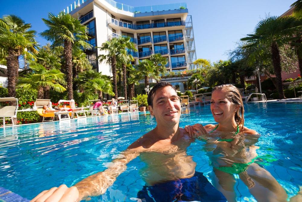 Hotel Garda - TonelliHotels - Pool
