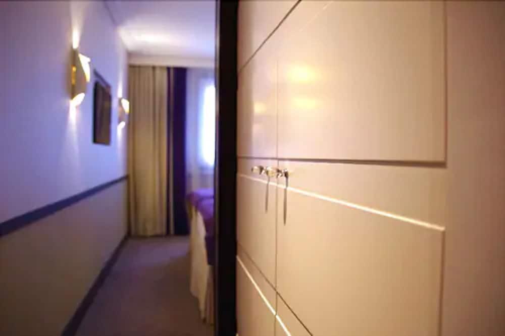 Hotel Paris Neuilly - Room