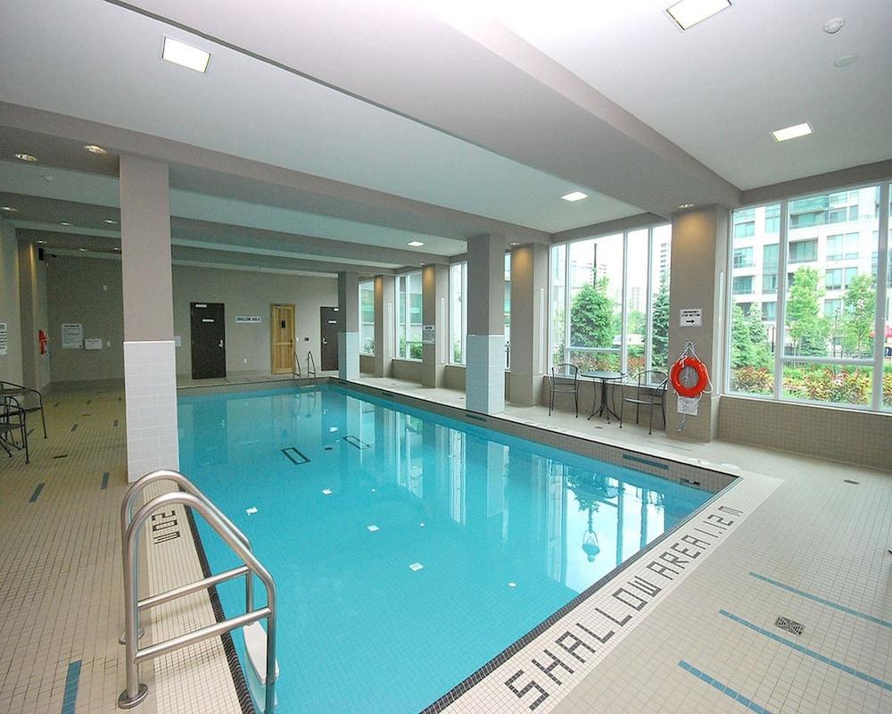 Maplewood Furnished Suites - Indoor Pool