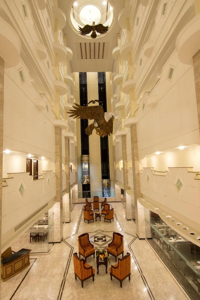 Shenbaga Hotel and Convention Centre - Lobby Sitting Area
