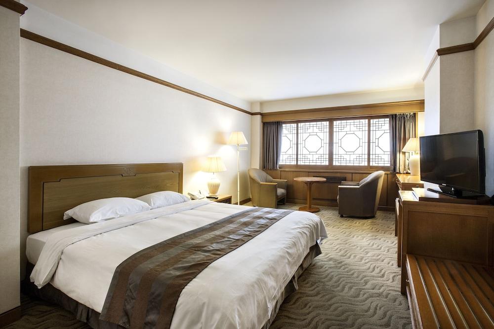 Commodore Hotel Busan - Room