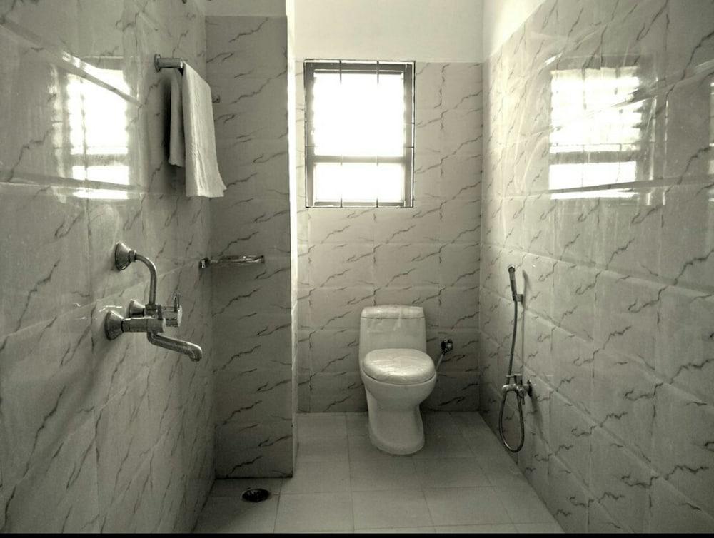 Ashirwad Homestay - Bathroom