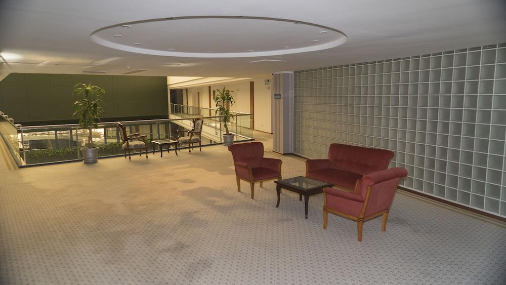 Grand Hotel Ontur - Lobby Sitting Area