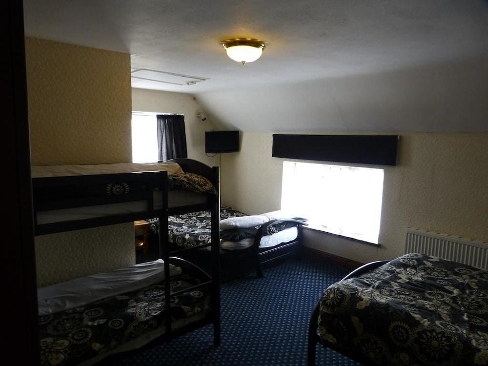 Peakstones Inn - Room