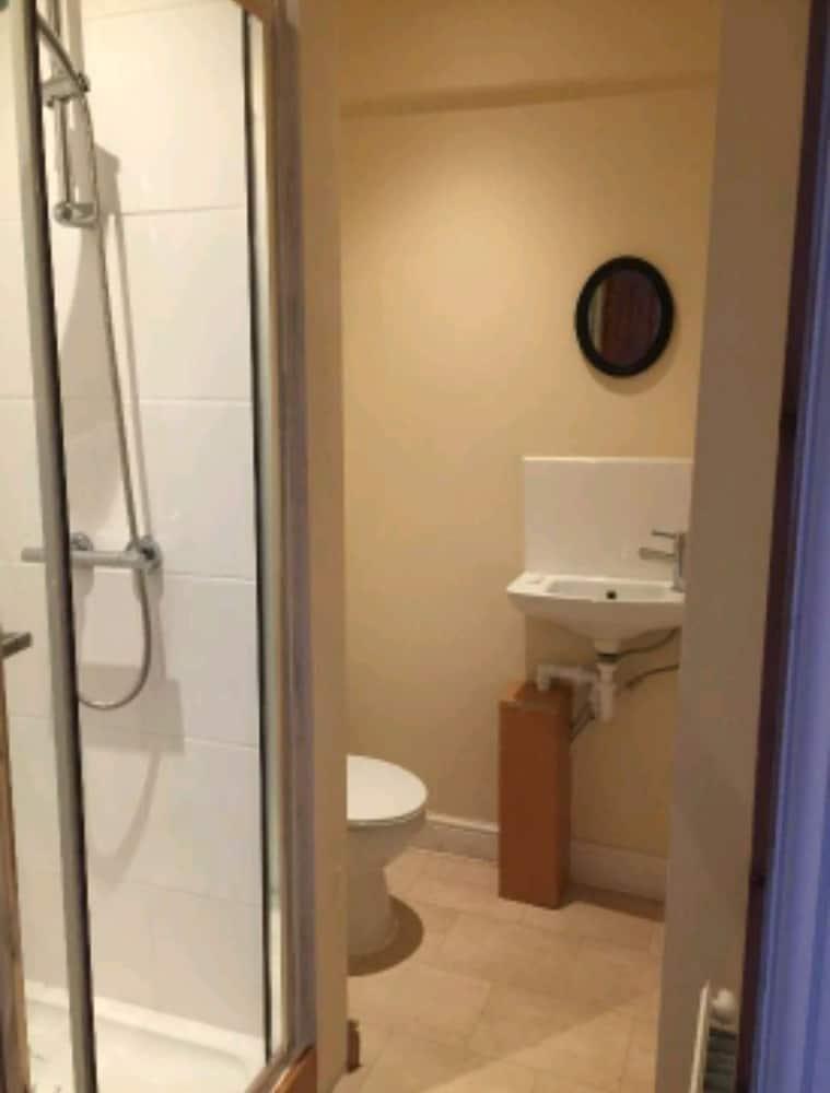 Hotel Crofton Arms - Bathroom