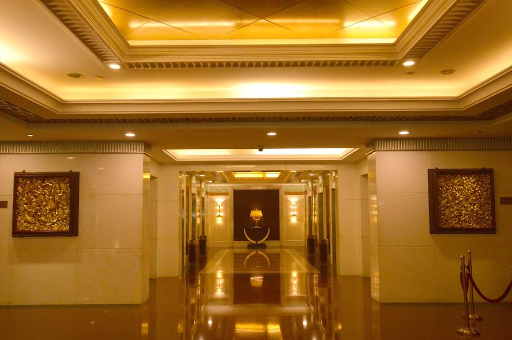 Guangdong Hotel - Interior