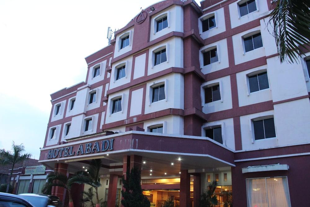 Hotel Abadi Lubuk Linggau by Tritama Hospitality - Hotel Front