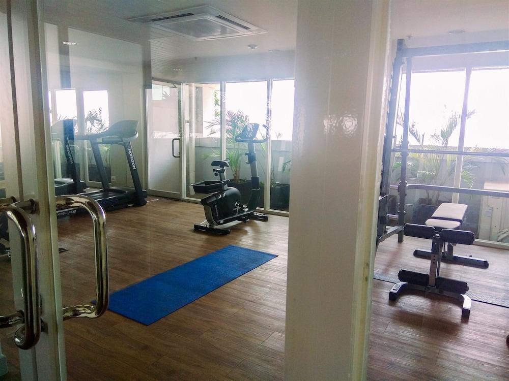 Cozy Studio Grand Kamala Lagoon Apartment - Fitness Facility