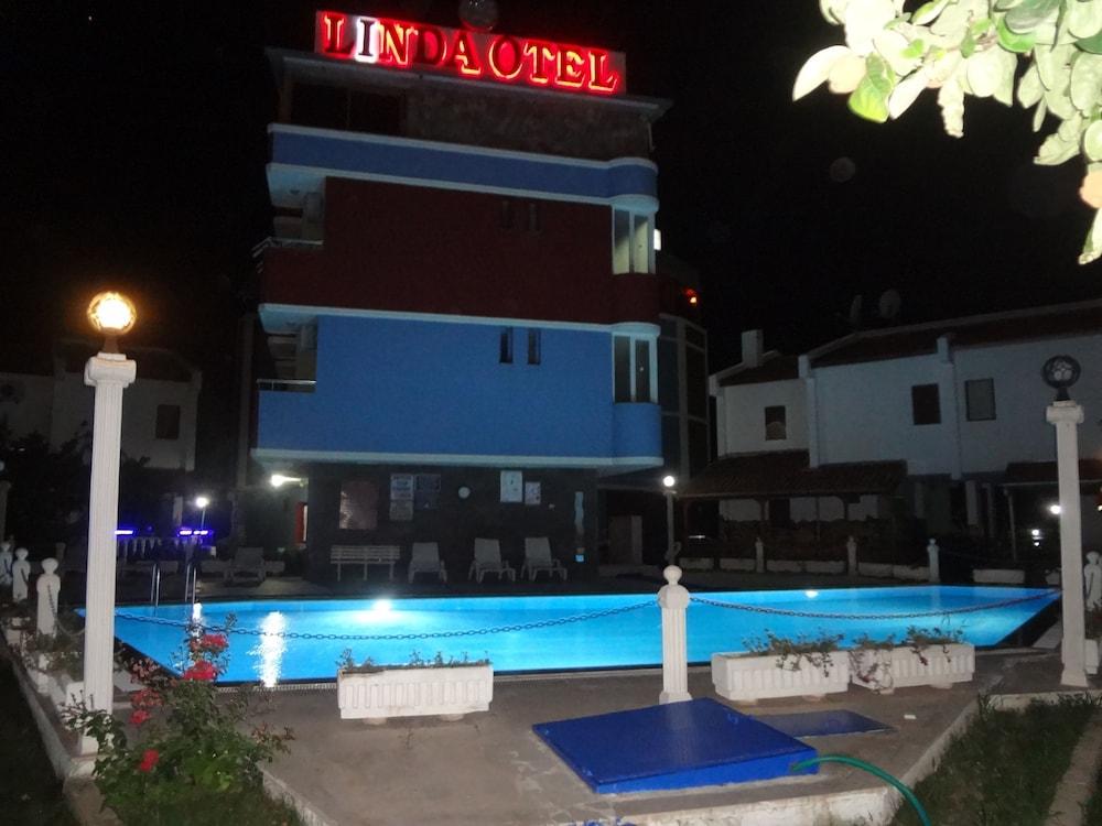 Rosalinda Otel Gumuldur - Hotel Front - Evening/Night