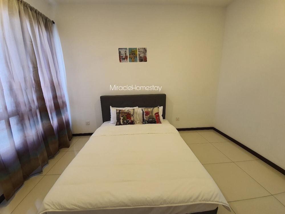 Miracle Comfy 4 Pax Getaway Butterworth - Room