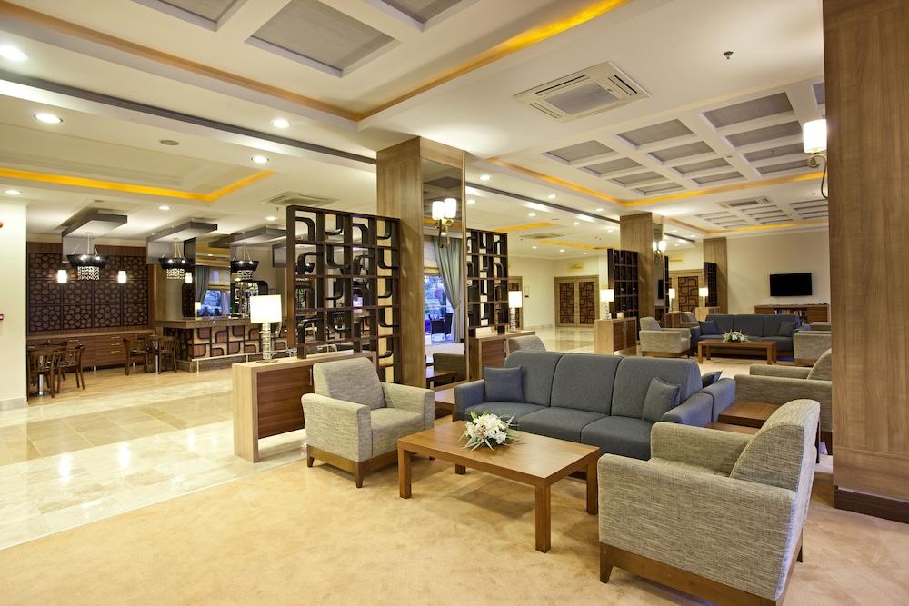Hotel Titan Select - Lobby Sitting Area