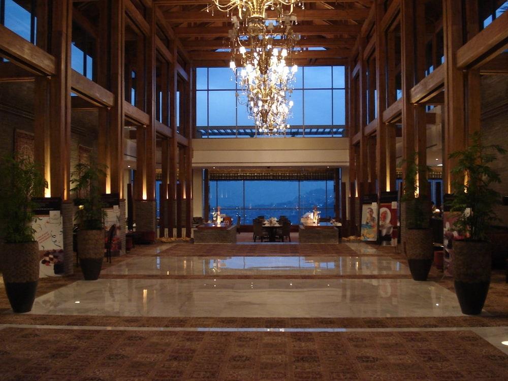Pearl Continental Hotel Muzaffarabad - Lobby