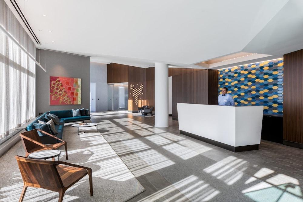 Deedee's Sky Rise Apartments - Newport 2 - Lobby Sitting Area