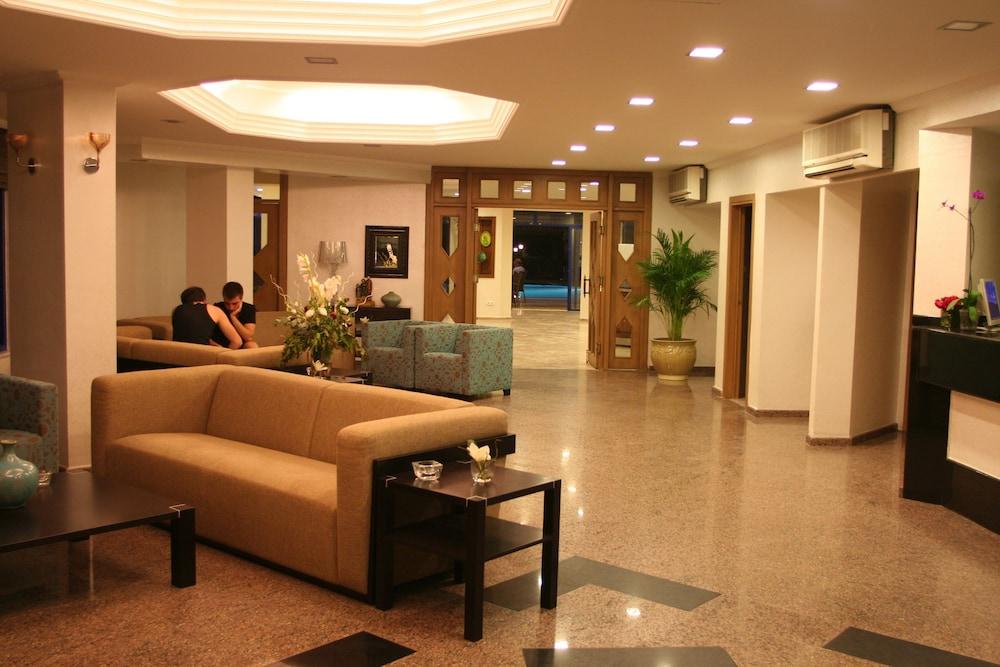 Elysee Beach Hotel - Lobby Sitting Area