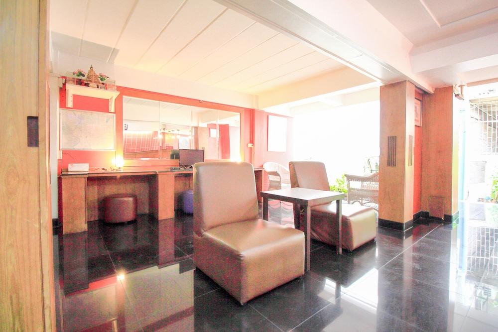 OYO 335 Top Inn Khaosan - Lobby Sitting Area