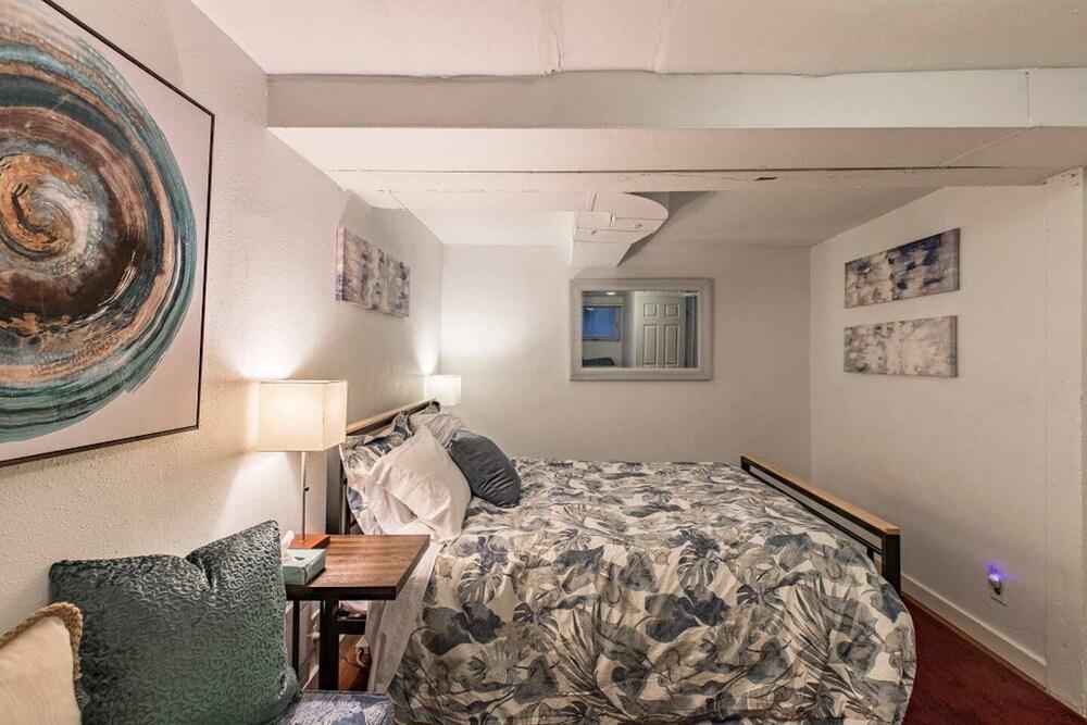 A-lake Union One Br Apartment- Sleep 4 - Room