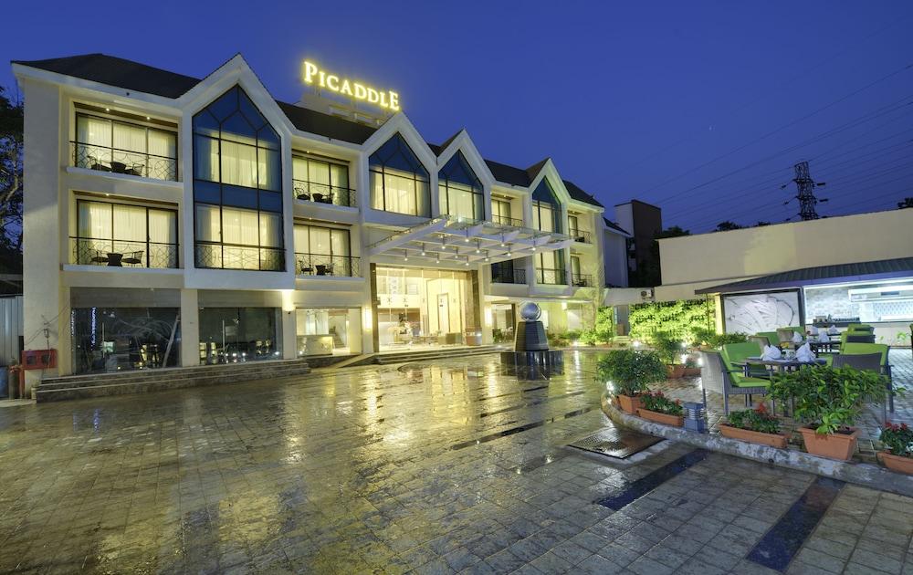 Meritas Picaddle Resort - Lonavala - Interior Entrance