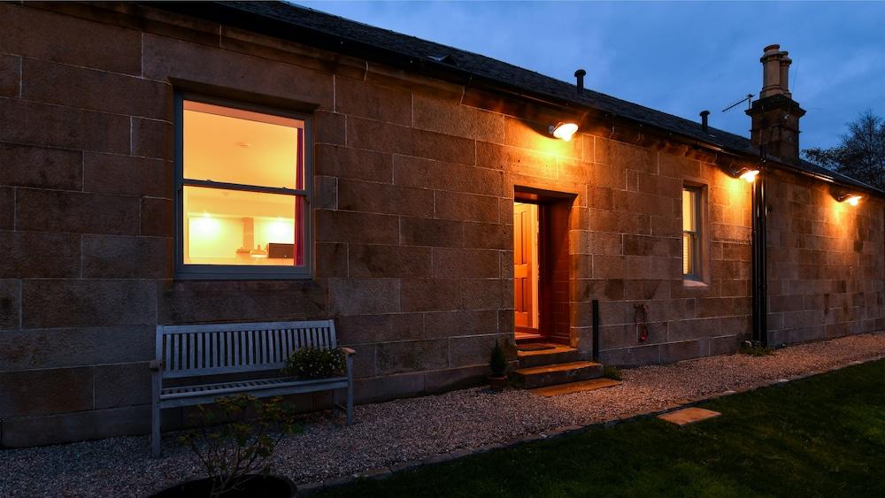 Balmory Stables, Luxurious 2 bed Stable Conversion - Featured Image