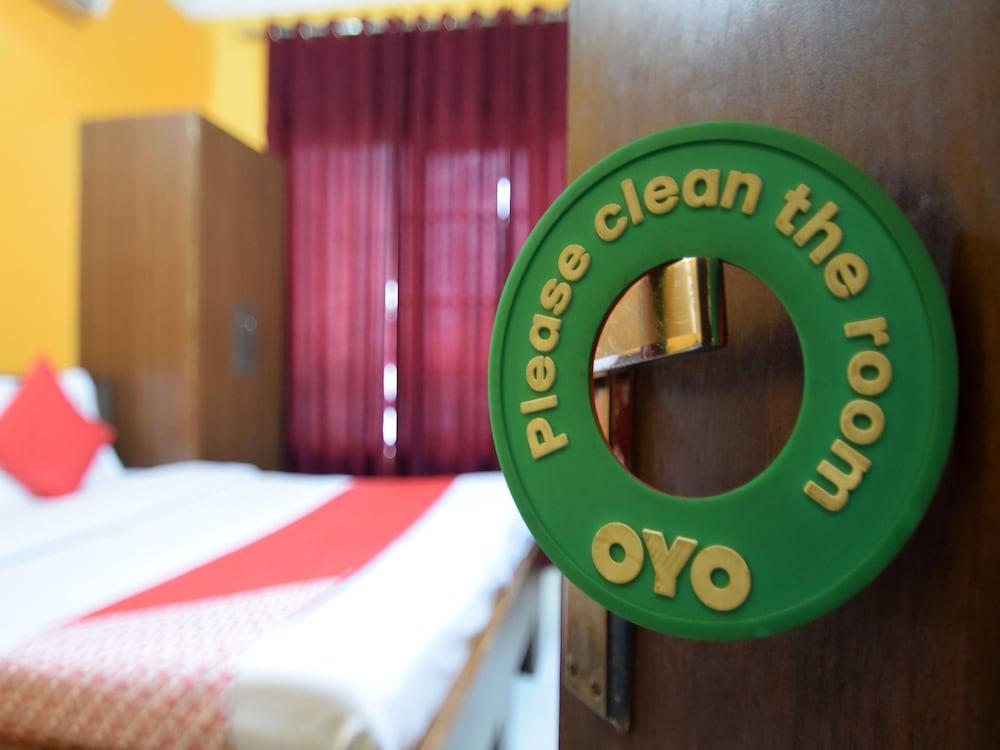 OYO 11637 Hotel Novelty - Room