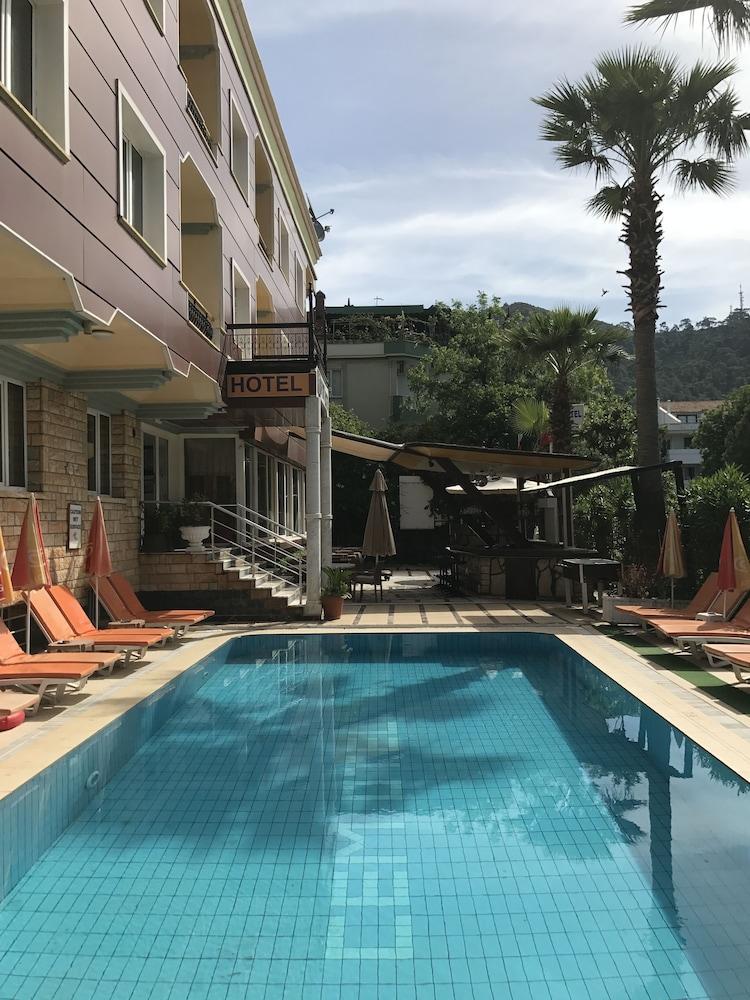 Blue Yacht Marina Apart Hotel - Outdoor Pool