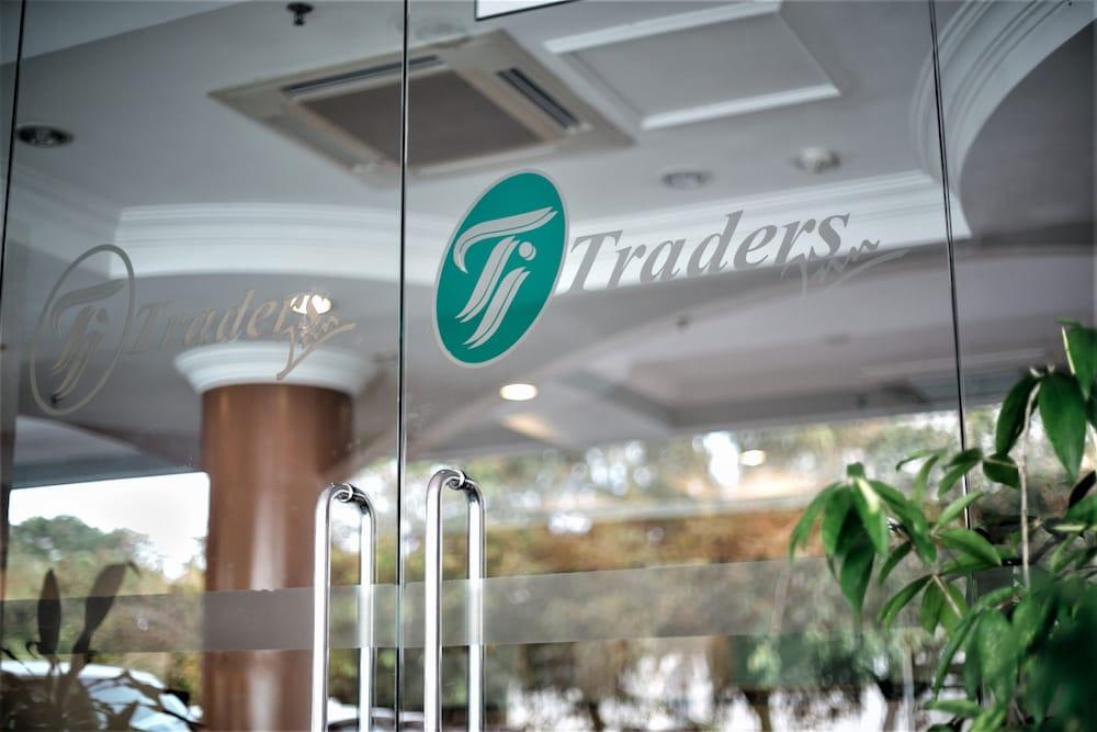 Traders Inn - Interior Entrance
