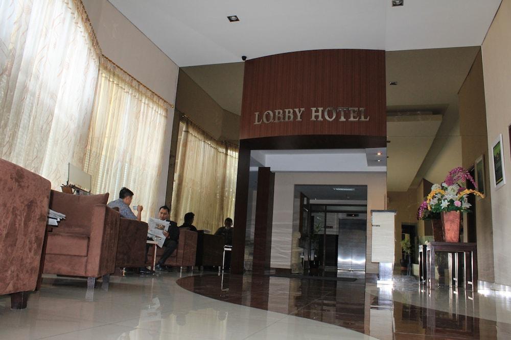 Metro Hotel - Lobby