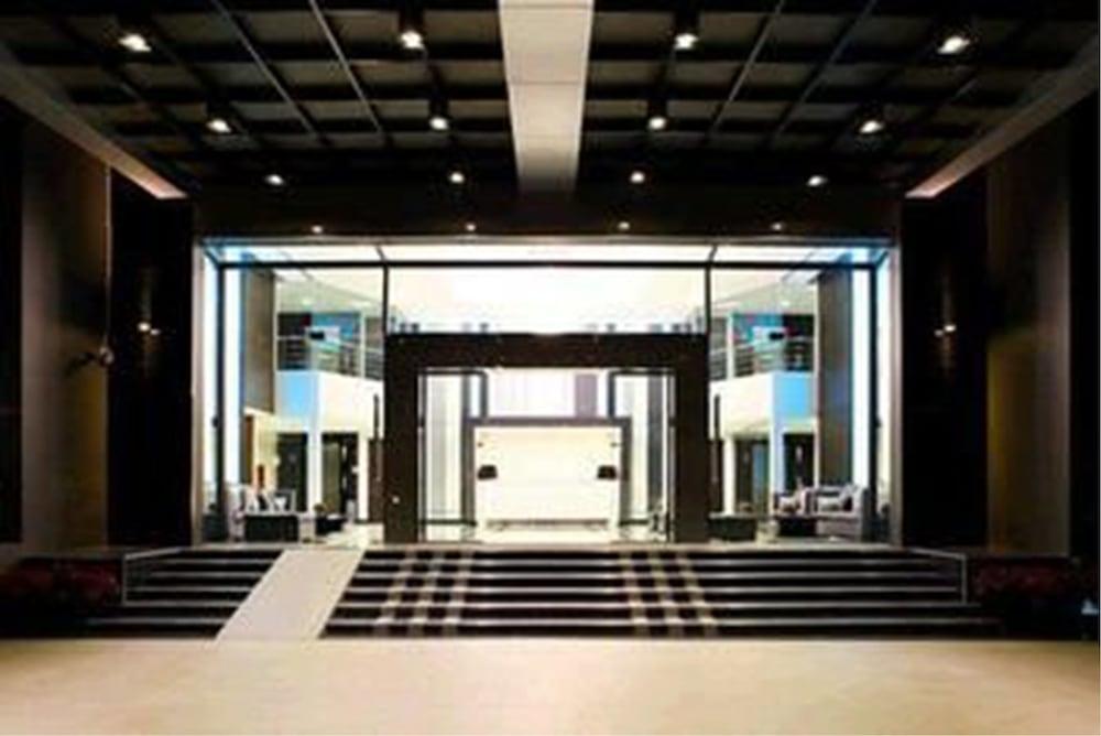 Crystal Suites Suvarnabhumi Airport - Interior Entrance
