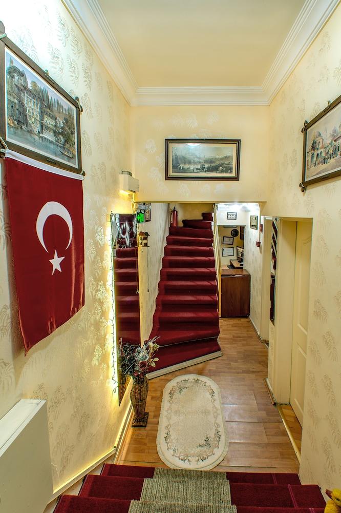 سور إسطنبول هوتل - Interior Entrance