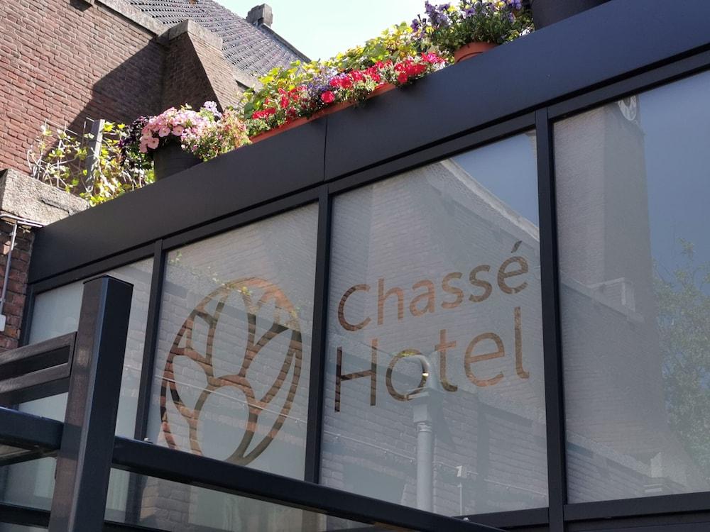 Chasse Hotel - Exterior detail