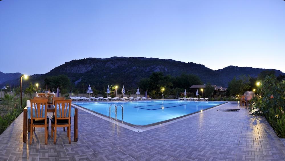 Apella Hotel - Outdoor Pool