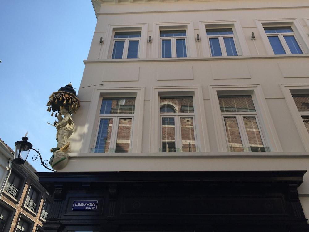 Antwerp Business Suites - Property Grounds