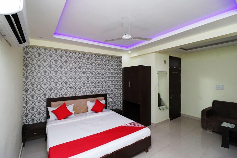 OYO 41087 Hotel Sumangal - Room
