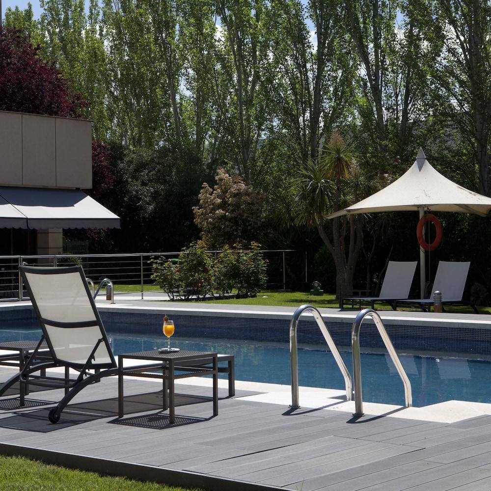AC Hotel San Cugat by Marriott - Outdoor Pool
