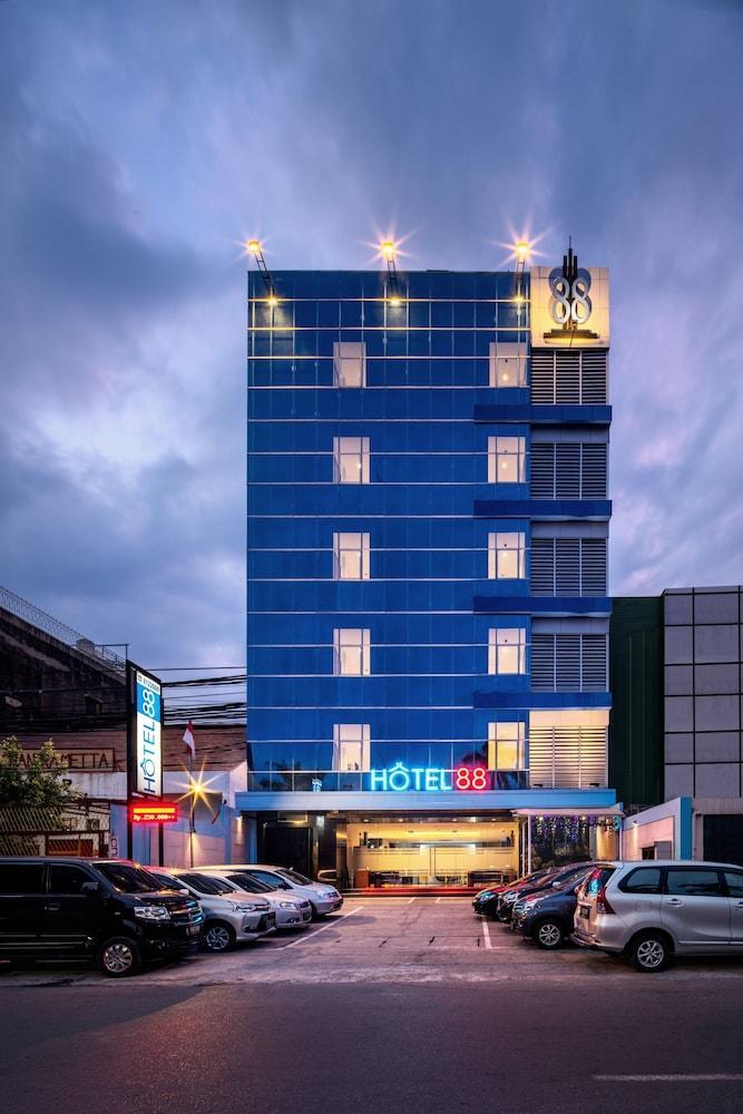 Hotel 88 Mangga Besar 120 by WH - Featured Image