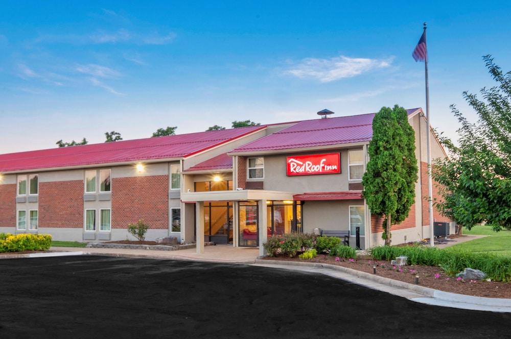 Red Roof Inn Leesburg - Featured Image