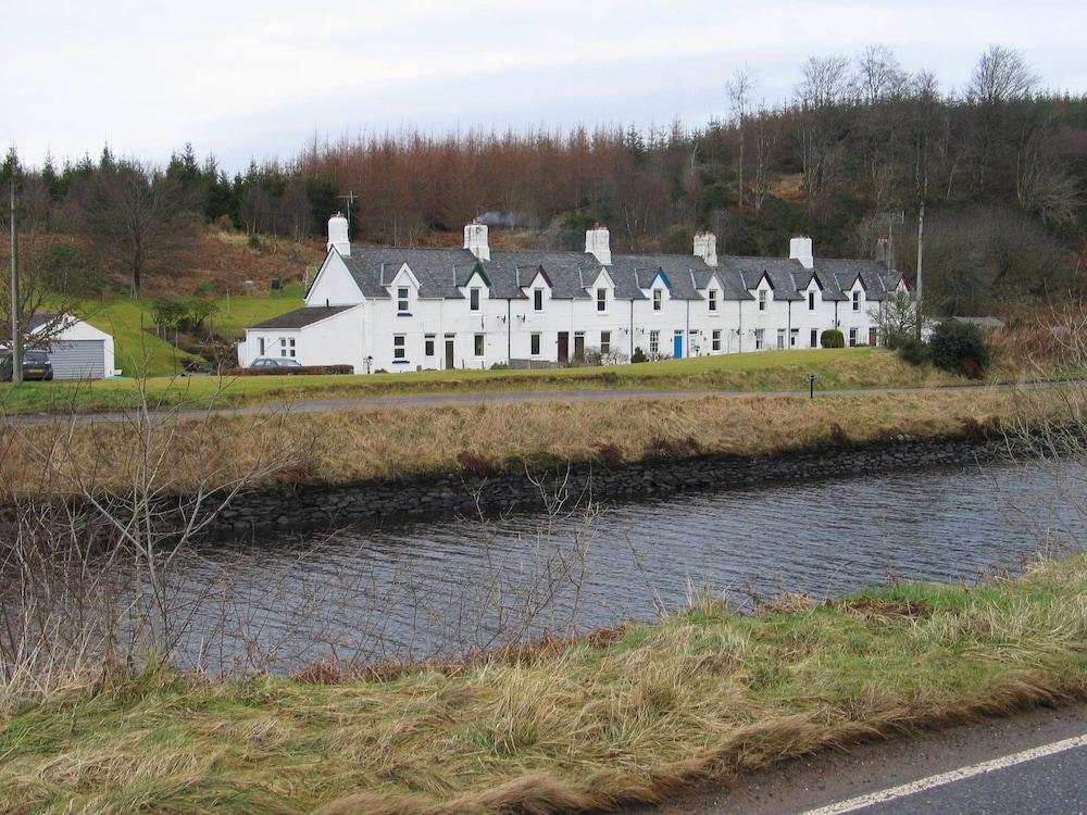 Crinan Canal Cottage - Featured Image