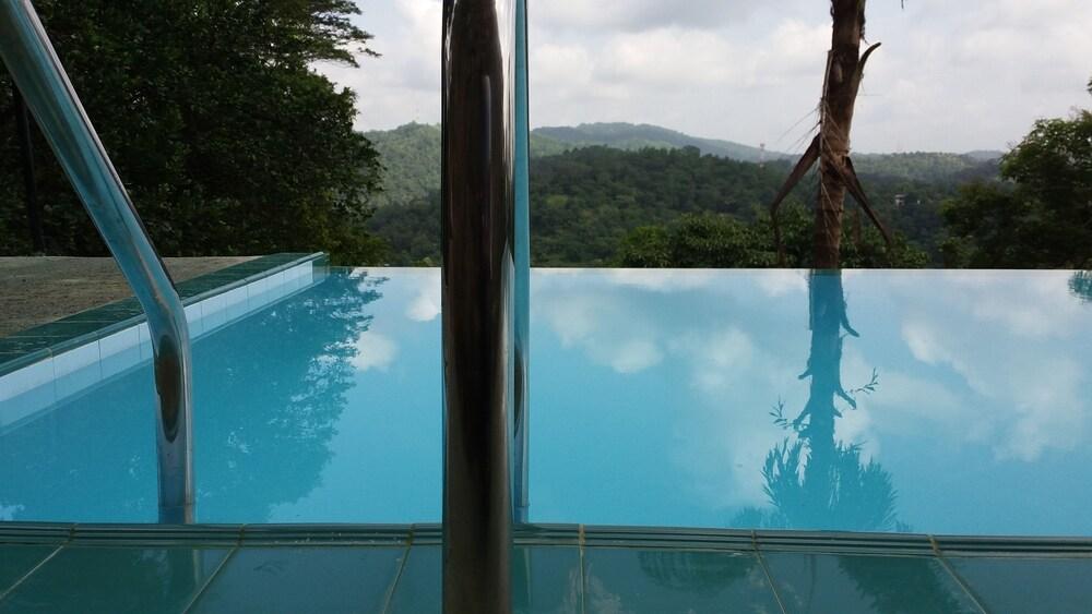 Emerald Hill Hotel - Pool