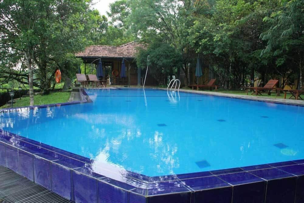 Lake Serenity Boutique Hotel - Outdoor Pool
