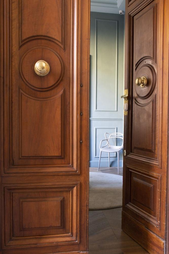 Le Quattro Dame Luxury Suites - Interior Entrance