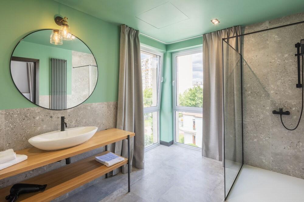 TOP Garden Aparthotel - Bathroom